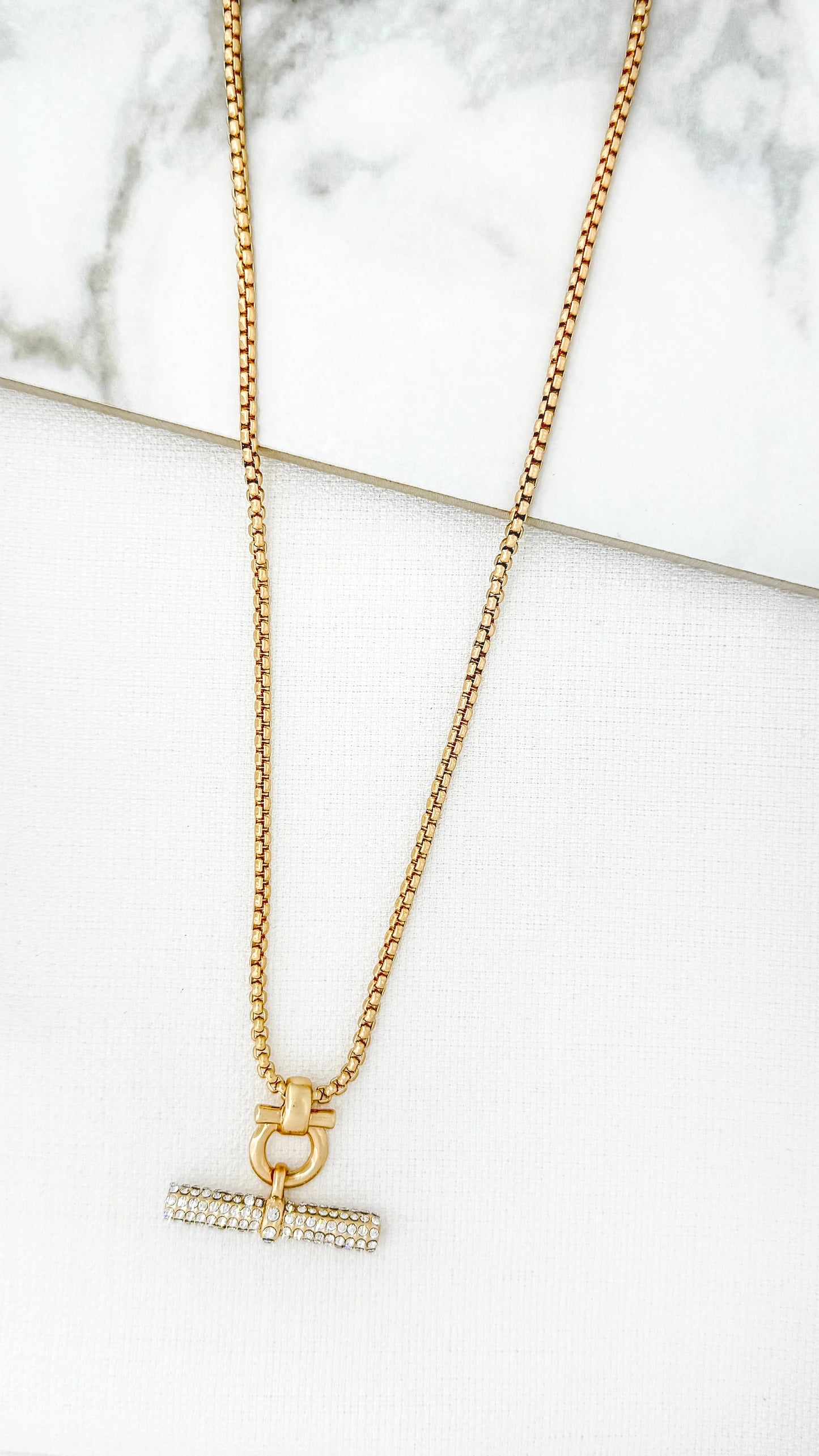 Long chain with diamante T-bar pendant