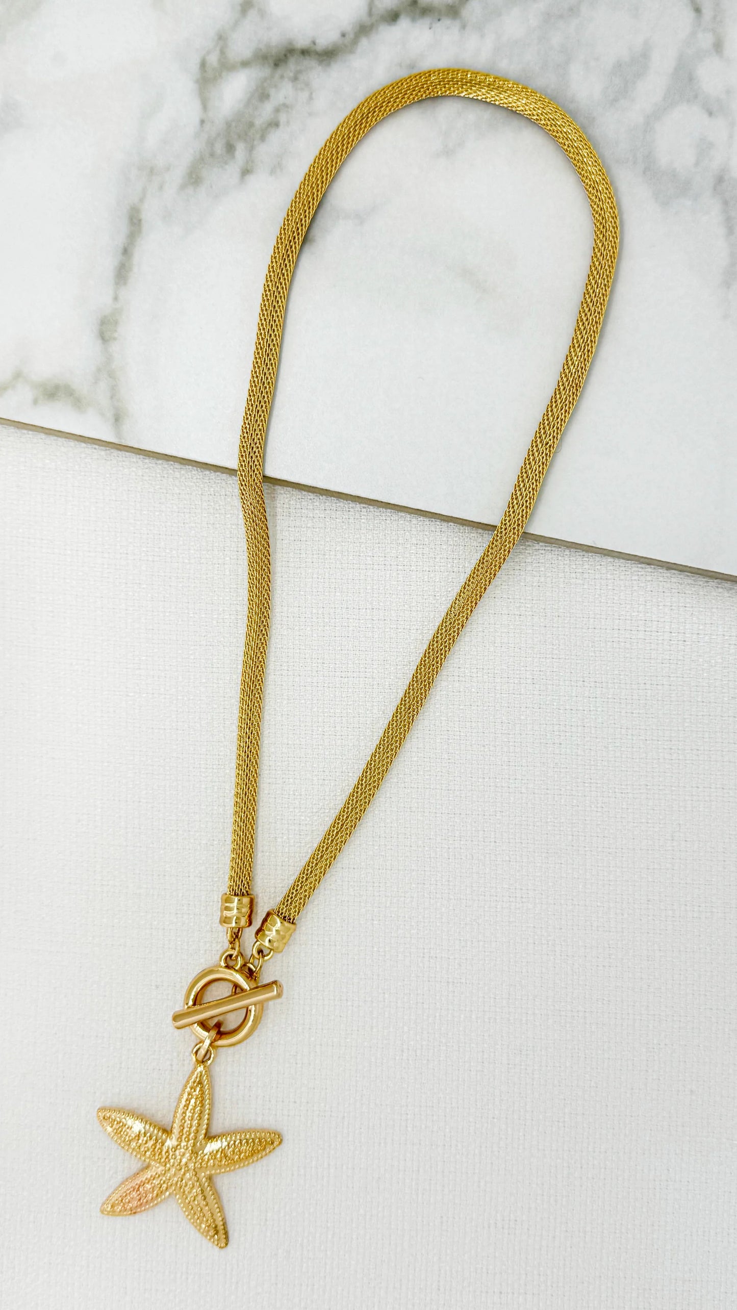 Short gold mesh chain with T-bar and starfish pendant