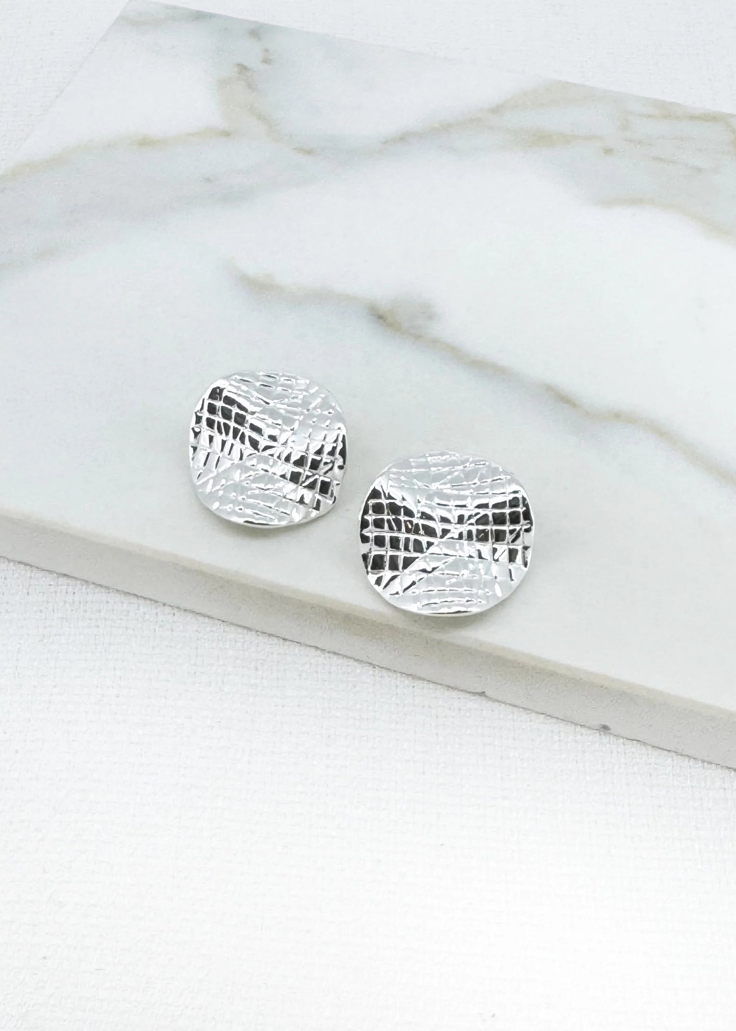 Silver round wavy textured earring