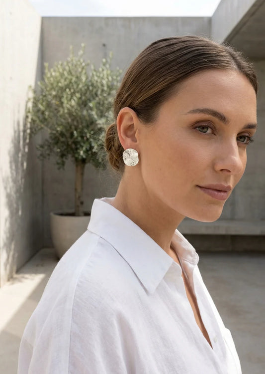 Silver round wavy textured earring
